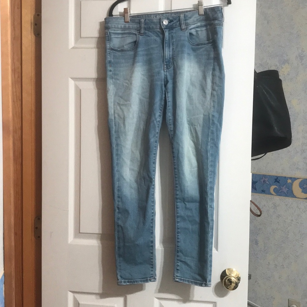 Light wash America Eagle super stretch jegging